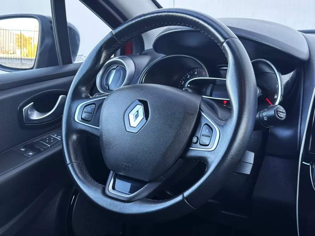 Renault Clio 2017 - 10500 EUR, 129000 km - 129000km - foto 17 de 39