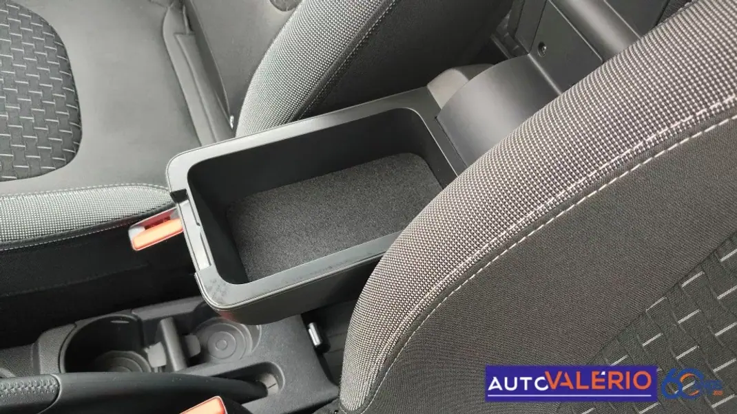 Renault Captur 2019 - 18950 EUR, 35775 km - AUTO.MOTO.pt - 35775km - foto 26 de 34