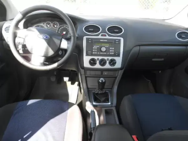 Ford Focus 2006 - 4900 EUR, 212608 km - AUTO.MOTO.pt - 212608km - foto 12 de 12