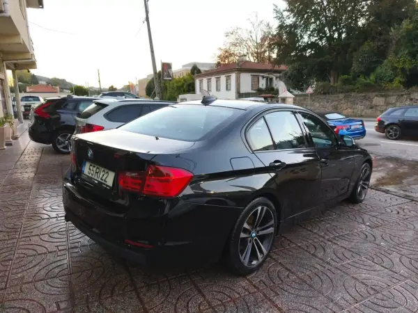 BMW 320 2012 - 13900 EUR, 320000 km - AUTO.MOTO.pt - 320000km - foto 8 de 37
