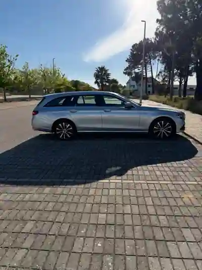 Mercedes-Benz E 300 2021 - 31900 EUR, 119000 km - AUTO.MOTO.pt - 119000km - foto 10 de 15