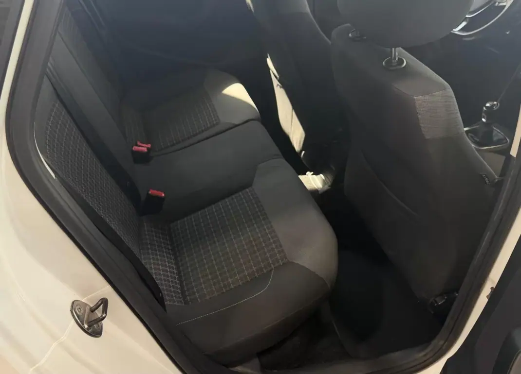 Volkswagen Polo 2016 - 7999 EUR, 148121 km - 148121km - foto 10 de 17
