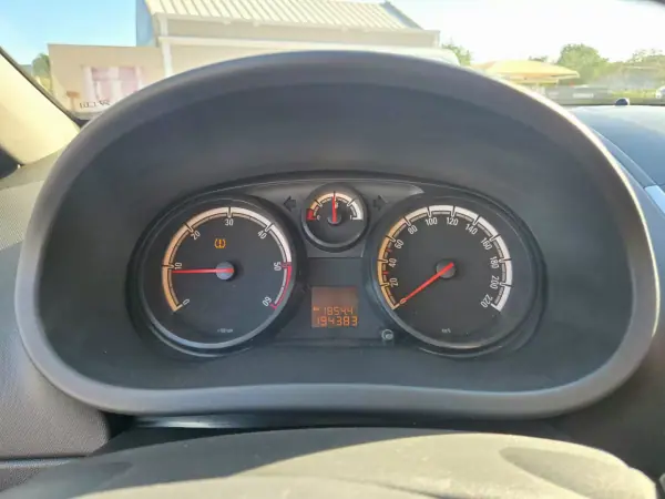 Opel CORSA VAN 1.3 CDTI 2014 - 5950 EUR, 194383 km - 194383km - foto 7 de 10
