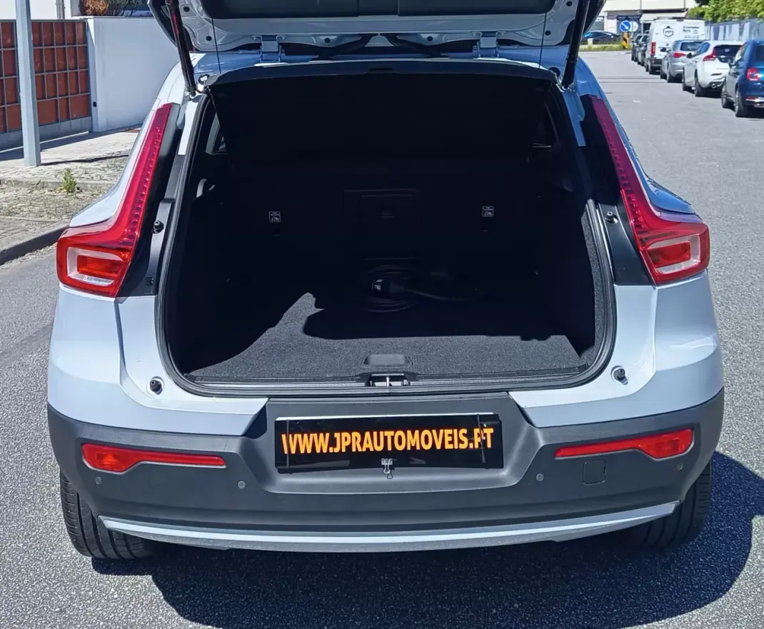 Volvo XC 40 2022 - 26490 EUR, 96032 km - AUTO.MOTO.pt - 96032km - foto 9 de 19