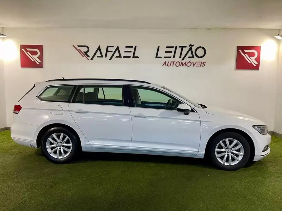 Volkswagen Passat Variant 2019 - 15750 EUR, 257000 km - AUTO.MOTO.pt - 257000km - foto 5 de 33