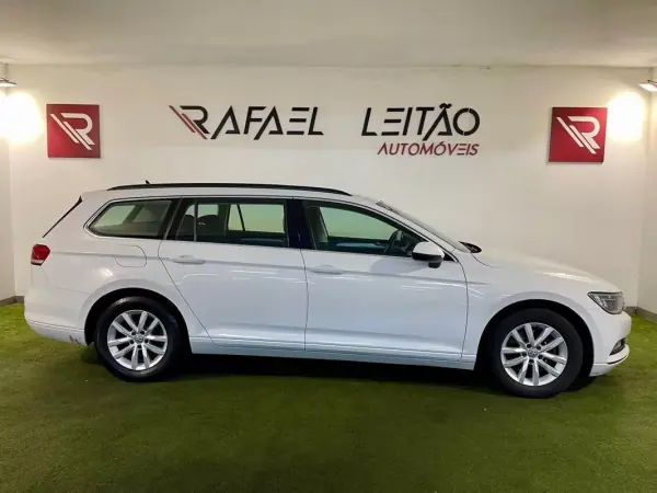Volkswagen Passat Variant 2019 - 15750 EUR, 257000 km - AUTO.MOTO.pt - 257000km - foto 5 de 33