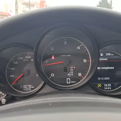 Porsche Panamera 2013 - 41500 EUR, 113000 km - AUTO.MOTO.pt - 113000km - foto 12 de 18