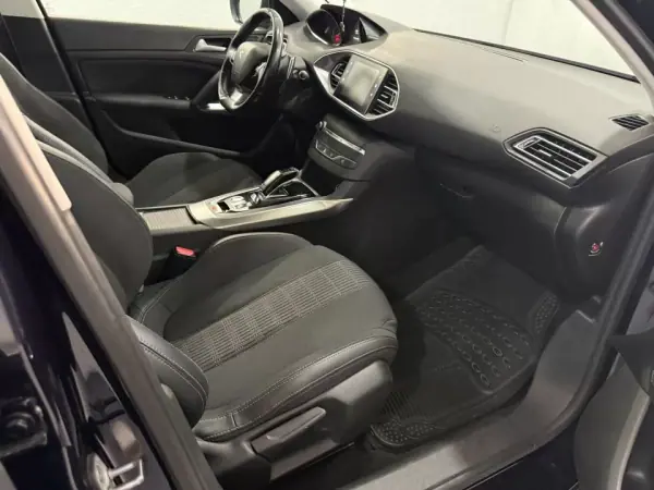 Peugeot 308 2019 - 11950 EUR, 251116 km - AUTO.MOTO.pt - 251116km - foto 8 de 16