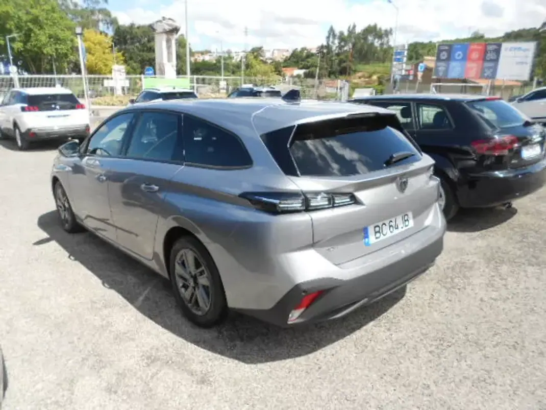 Peugeot 308 SW 2023 - 19900 EUR, 50431 km - 50431km - foto 5 de 13