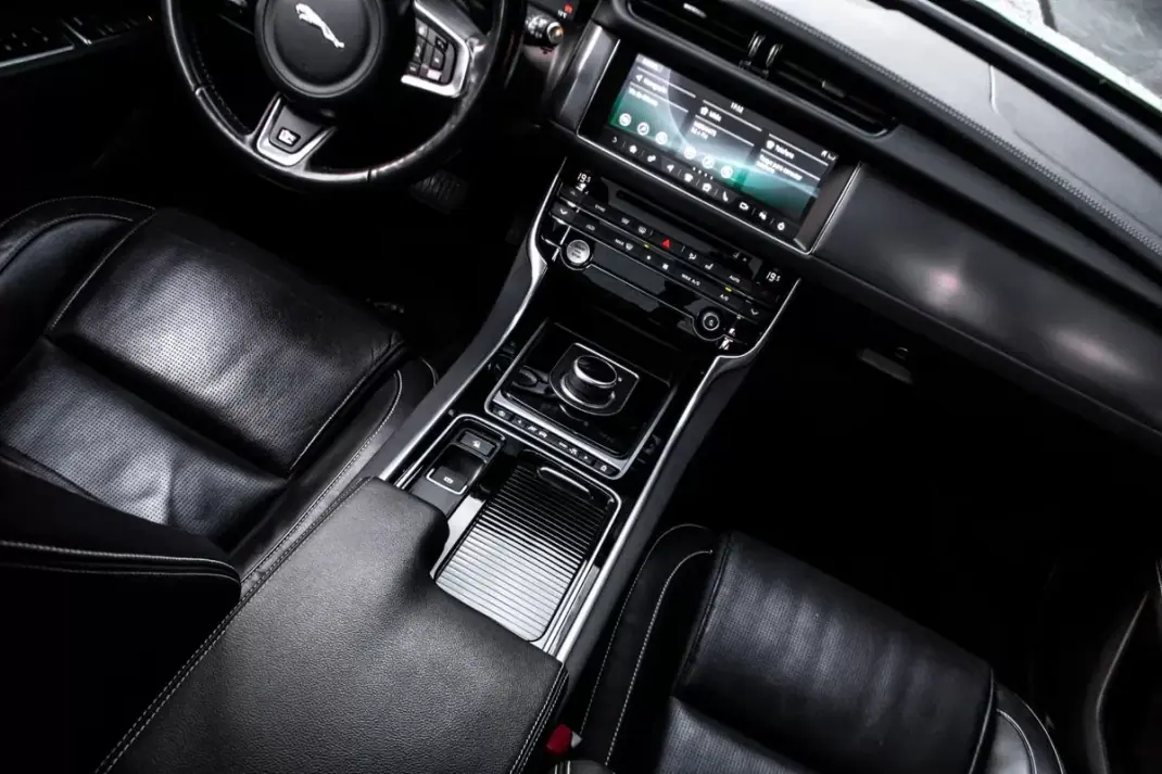 Jaguar XF Sportbrake 2019 - 23990 EUR, 147458 km - AUTO.MOTO.pt - 147458km - foto 36 de 45