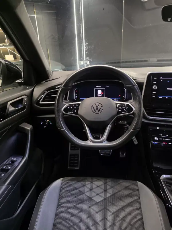 Volkswagen T-Roc 2022 - 24750 EUR, 120300 km - AUTO.MOTO.pt - 120300km - foto 17 de 35