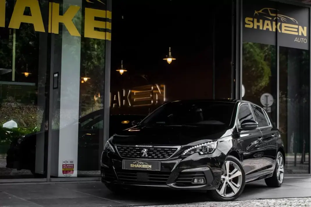 Peugeot 308 2020 - 17990 EUR, 142466 km - AUTO.MOTO.pt - 142466km - foto 1 de 45