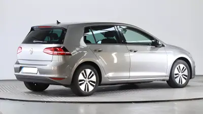 Volkswagen e-Golf 2016 - 9990 EUR, 130000 km - AUTO.MOTO.pt - 130000km - foto 3 de 10
