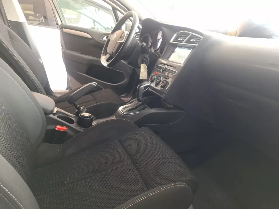 Citroën C4 2016 - 9900 EUR, 131000 km - AUTO.MOTO.pt - 131000km - foto 5 de 18