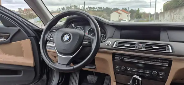 BMW 730 2009 - 13750 EUR, 304000 km - AUTO.MOTO.pt - 304000km - foto 17 de 44