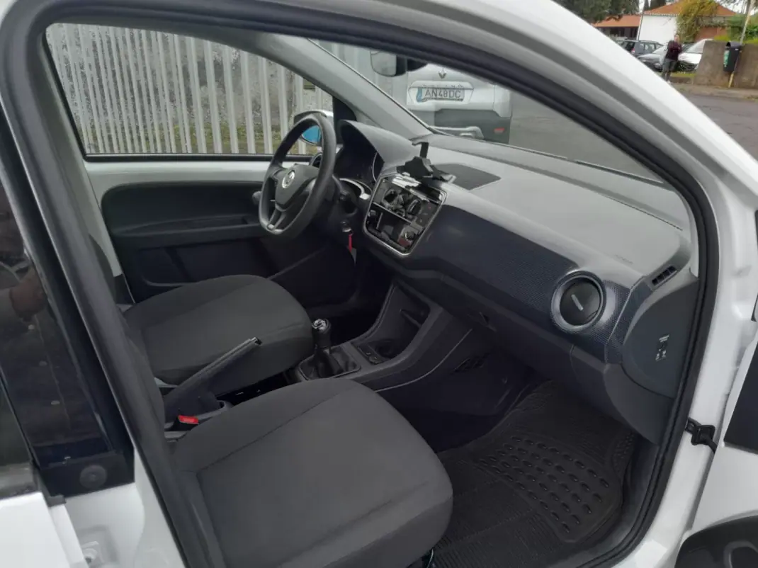 Volkswagen Up! 2024 - 15900 EUR, 43000 km - AUTO.MOTO.pt - 43000km - foto 11 de 11