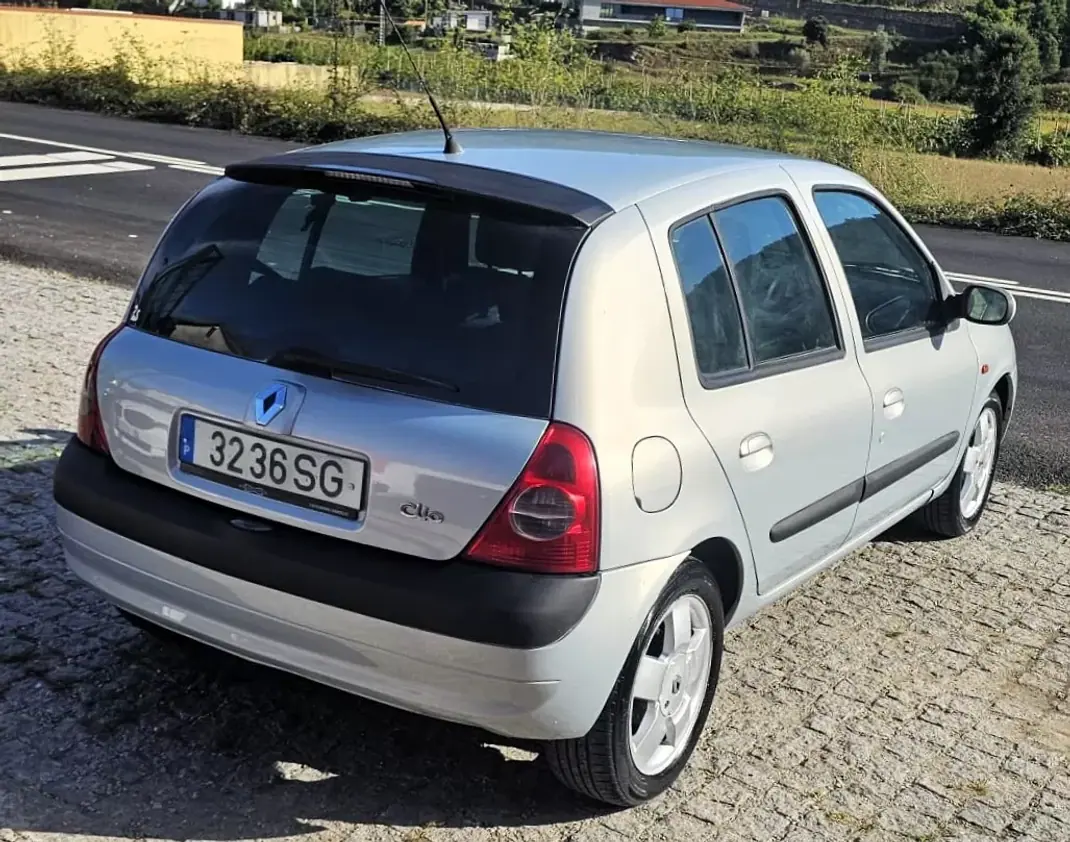 Renault Clio 2001 - 5000 EUR, 197000 km - 197000km - foto 2 de 18