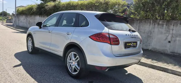 Porsche Cayenne 2010 - 25000 EUR, 254000 km - AUTO.MOTO.pt - 254000km - foto 29 de 31