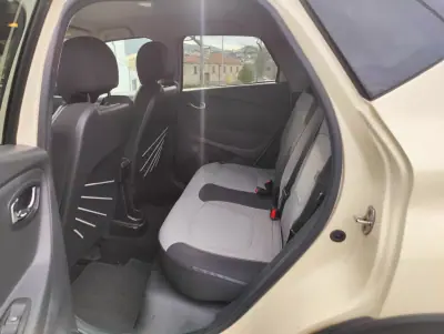 Renault Captur 2017 - 11700 EUR, 107123 km - AUTO.MOTO.pt - 107123km - foto 11 de 12