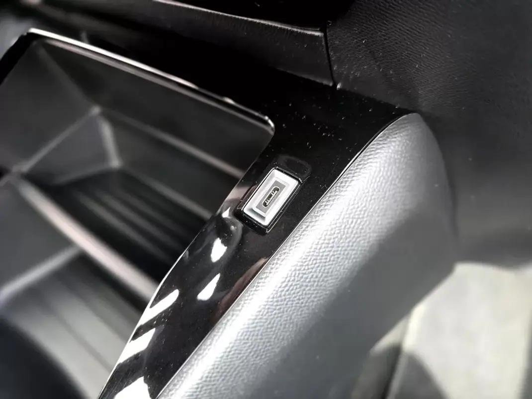 Peugeot 2008 2024 - 18500 EUR, 10965 km - AUTO.MOTO.pt - 10965km - foto 24 de 34