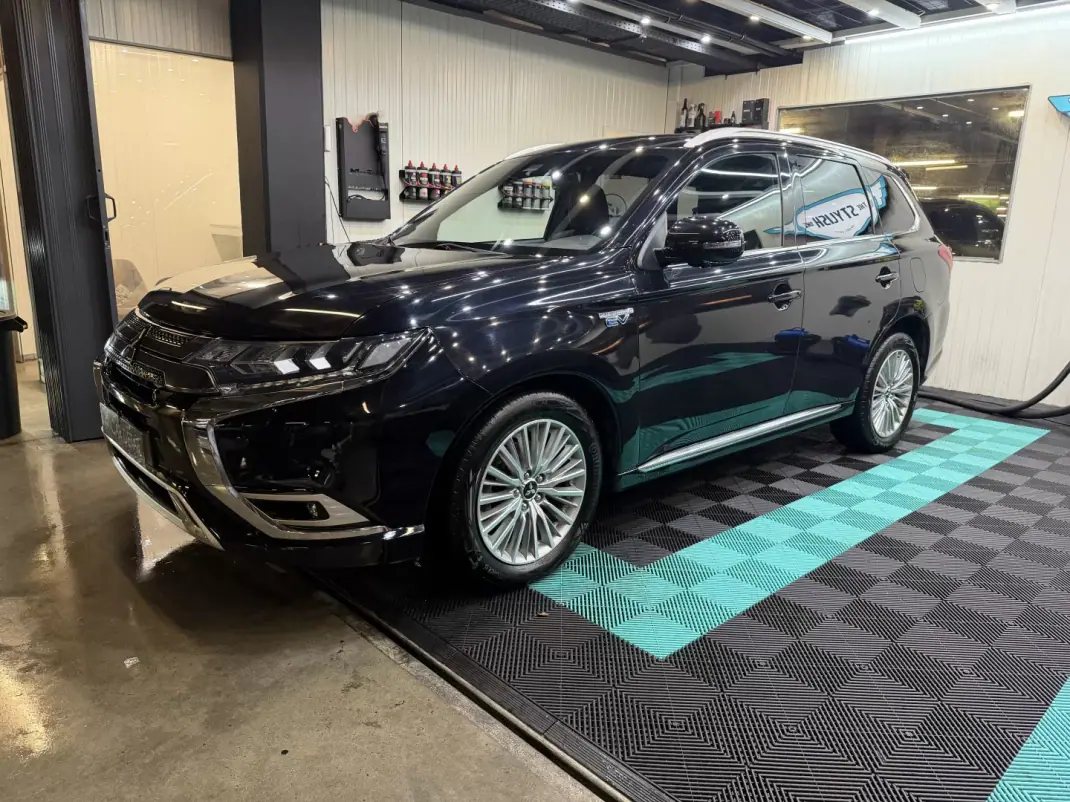 Mitsubishi Outlander 2020 - 24900 EUR, 63000 km - AUTO.MOTO.pt - 63000km - foto 1 de 14
