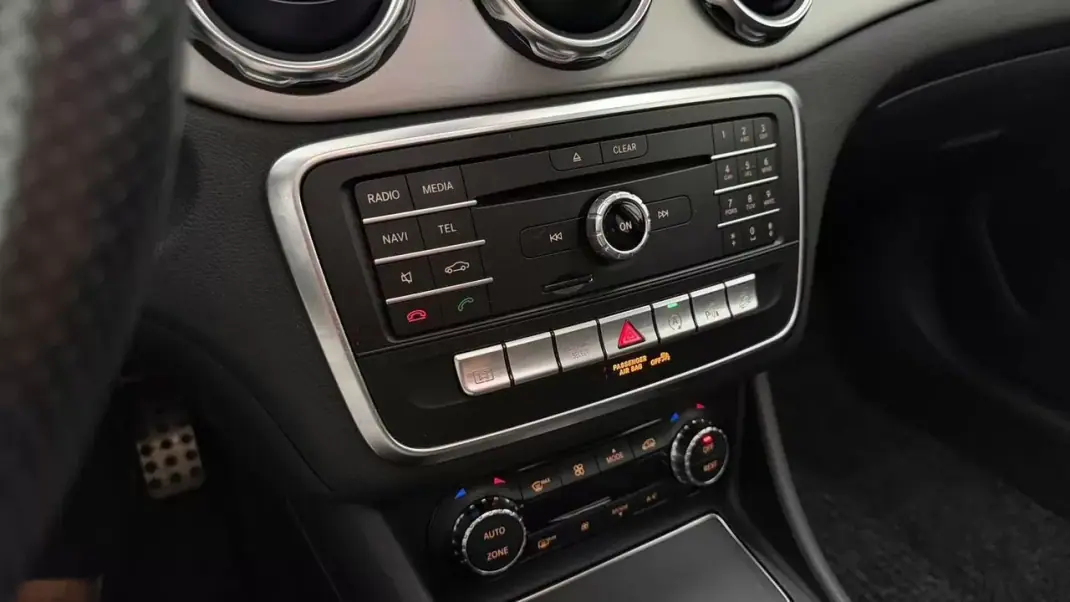 Mercedes-Benz GLA 250 2017 - 26990 EUR, 119434 km - AUTO.MOTO.pt - 119434km - foto 28 de 33