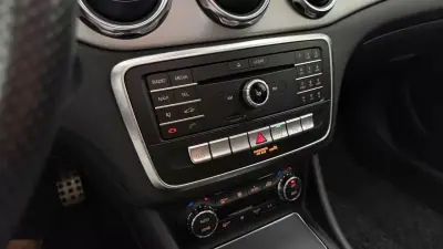 Mercedes-Benz GLA 250 2017 - 26990 EUR, 119434 km - AUTO.MOTO.pt - 119434km - foto 28 de 33