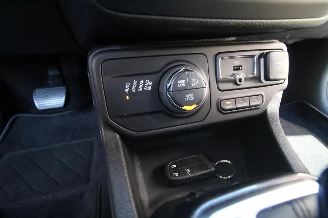 Jeep Renegade 2022 - 18990 EUR, 99500 km - 99500km - foto 32 de 49