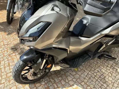 Honda ADV 150 2025 - 5900 EUR, 4926 km - AUTO.MOTO.pt - 4926km - foto 8 de 14