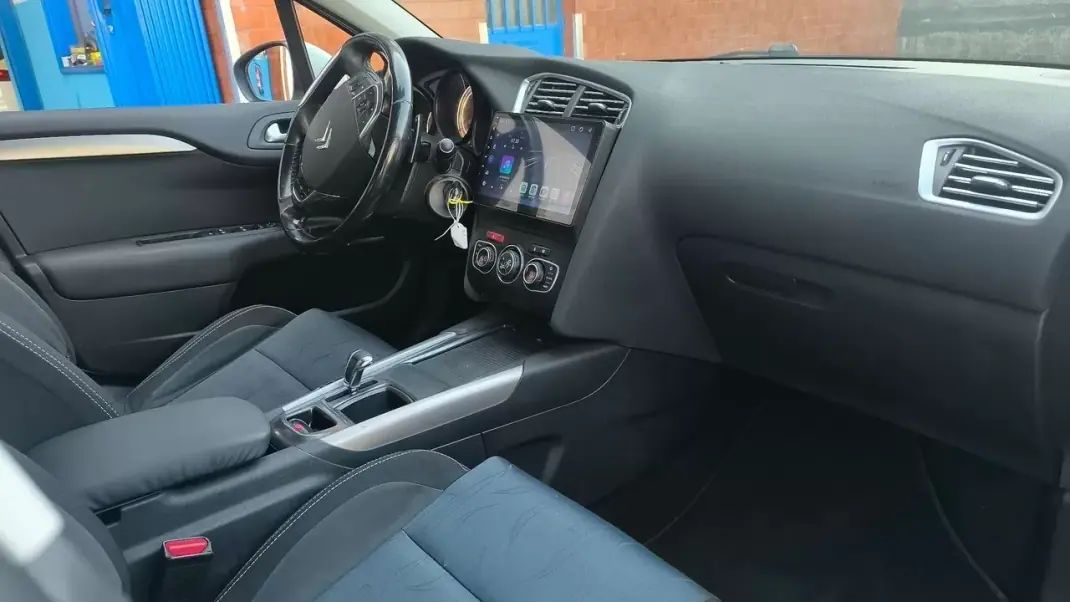 Citroën C4 2012 - 8900 EUR, 180000 km - AUTO.MOTO.pt - 180000km - foto 11 de 24