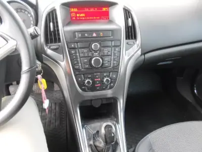 Opel Astra 2011 - 7900 EUR, 213201 km - AUTO.MOTO.pt - 213201km - foto 11 de 11