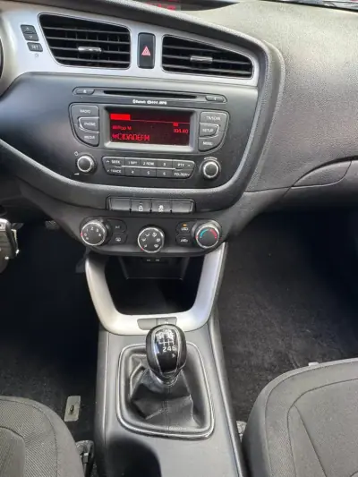 Kia Ceed SW 2015 - 8300 EUR, 151000 km - AUTO.MOTO.pt - 151000km - foto 12 de 13