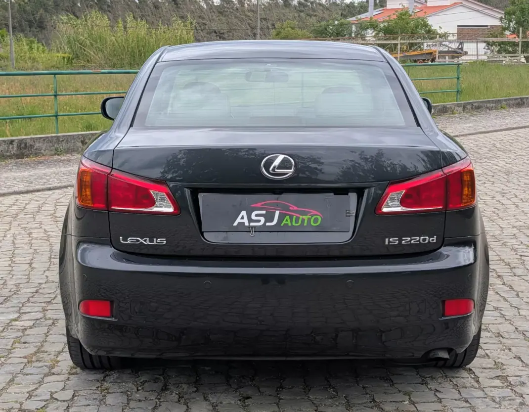 Lexus IS 220 2009 - 8500 EUR, 204441 km - AUTO.MOTO.pt - 204441km - foto 8 de 26