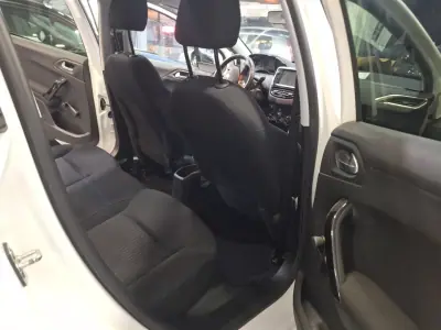 Peugeot 208 2017 - 7900 EUR, 157000 km - AUTO.MOTO.pt - 157000km - foto 14 de 15