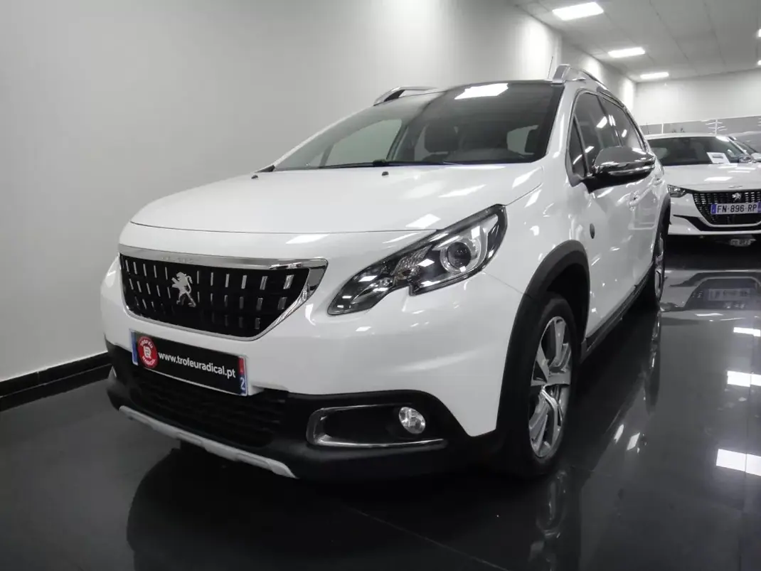 Peugeot 2008 2019 - 11250 EUR, 90000 km - AUTO.MOTO.pt - 90000km - foto 4 de 32