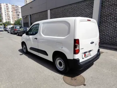 Opel COMBO 2019 - 11980 EUR, 162000 km - AUTO.MOTO.pt - 162000km - foto 11 de 21