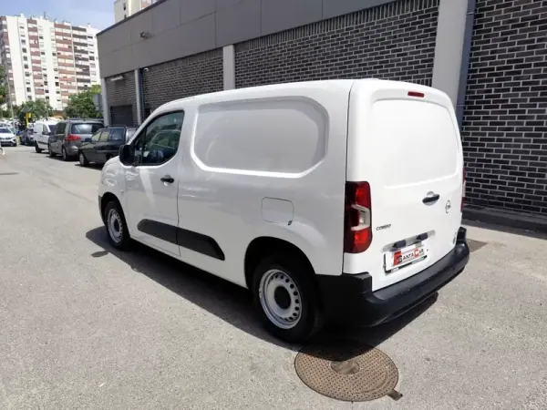 Opel COMBO 2019 - 11980 EUR, 162000 km - AUTO.MOTO.pt - 162000km - foto 11 de 21