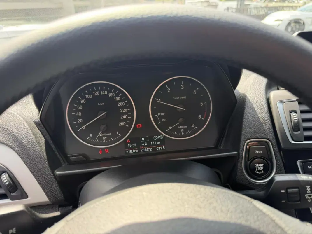 BMW 116 2016 - 13300 EUR, 201000 km - AUTO.MOTO.pt - 201000km - foto 7 de 11