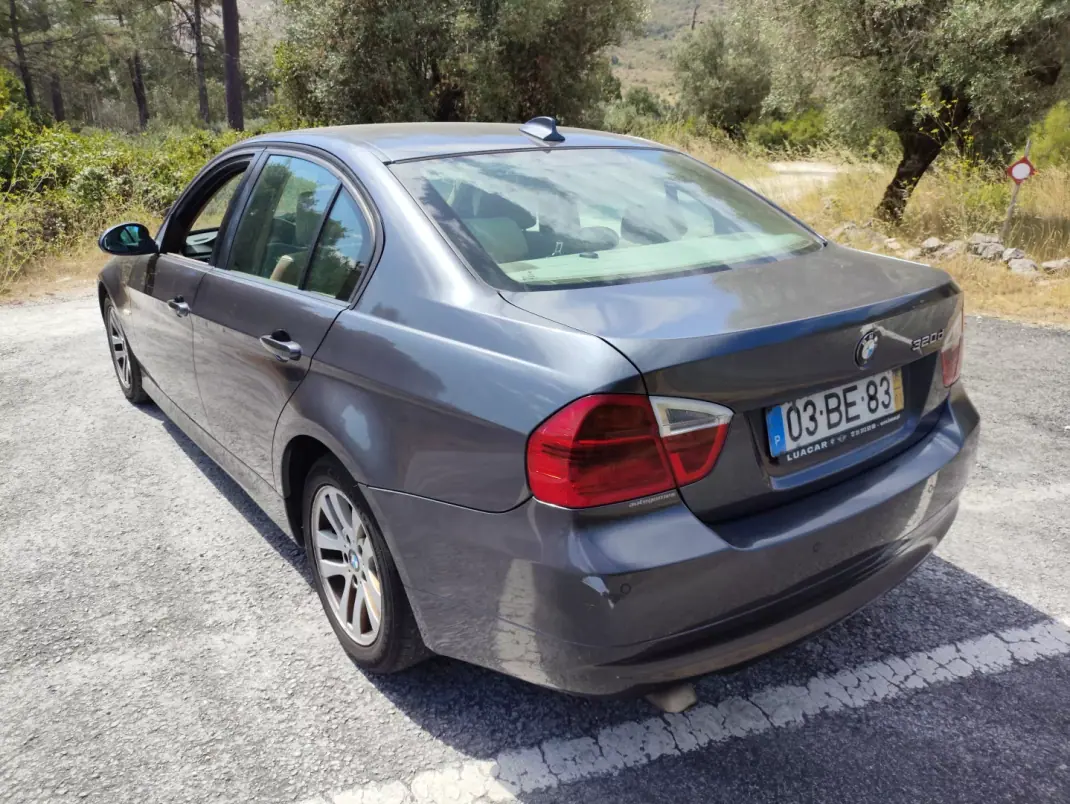 BMW 320 2006 - 8500 EUR, 361924 km - AUTO.MOTO.pt - 361924km - foto 5 de 9