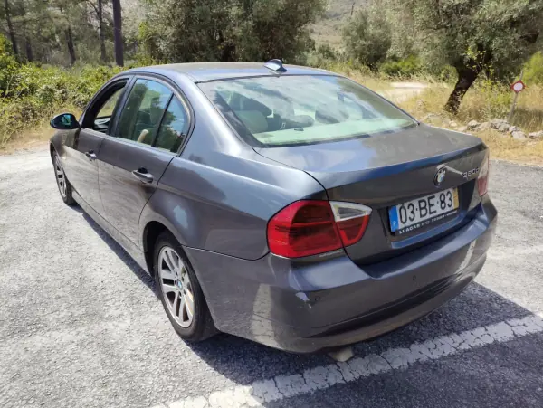 BMW 320 2006 - 8500 EUR, 361924 km - AUTO.MOTO.pt - 361924km - foto 5 de 9