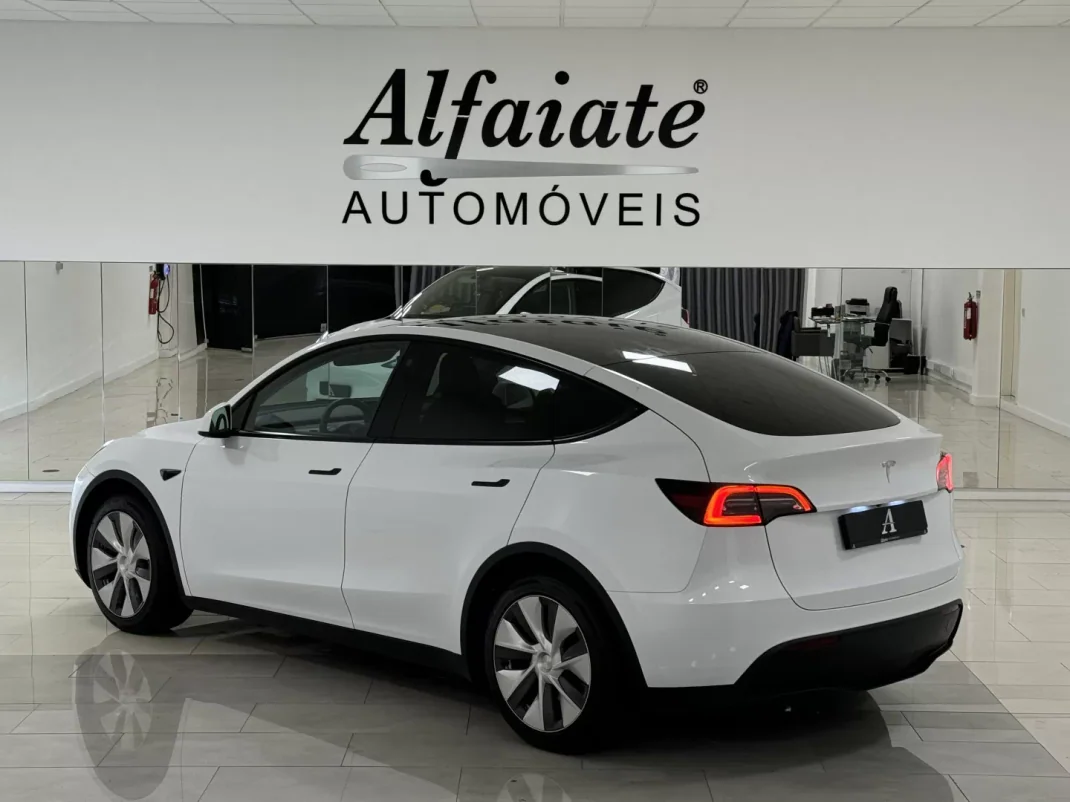Tesla Model Y 2022 - 34890 EUR, 49800 km - AUTO.MOTO.pt - 49800km - foto 11 de 32