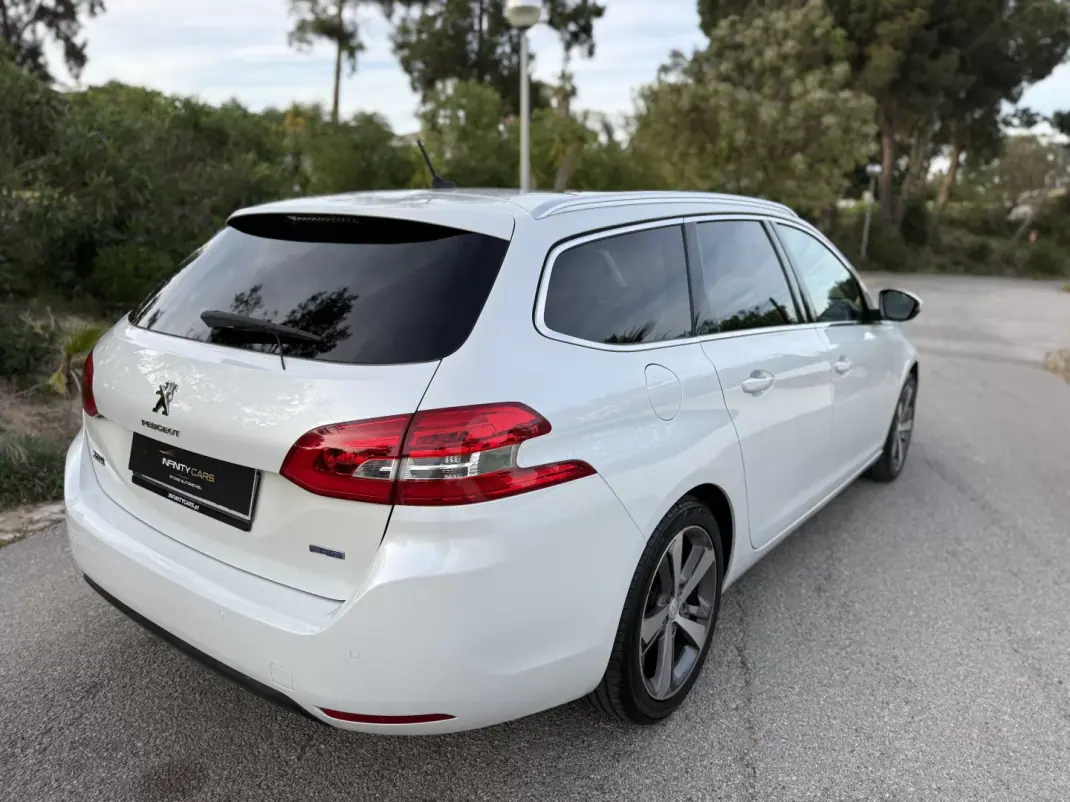 Peugeot 308 SW 2016 - 11699 EUR, 100000 km - AUTO.MOTO.pt - 100000km - foto 8 de 18
