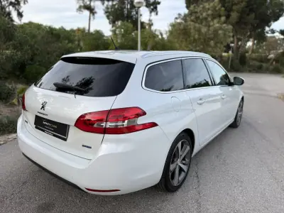 Peugeot 308 SW 2016 - 11699 EUR, 100000 km - AUTO.MOTO.pt - 100000km - foto 8 de 18