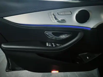 Mercedes-Benz E 300 2022 - 35950 EUR, 122245 km - AUTO.MOTO.pt - 122245km - foto 32 de 43