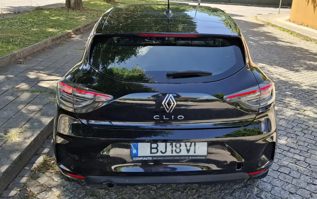 Renault Clio 2024 - 15900 EUR, 158000 km - 158000km - foto 6 de 6