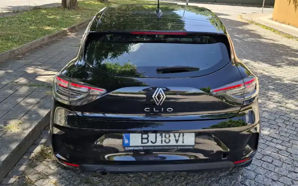 Renault Clio 2024 - 15900 EUR, 158000 km - AUTO.MOTO.pt - 158000km - foto 6 de 6