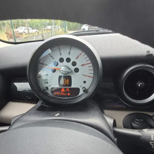 MINI 3 Portas 2012 - 9990 EUR, 277015 km - AUTO.MOTO.pt - 277015km - foto 5 de 9