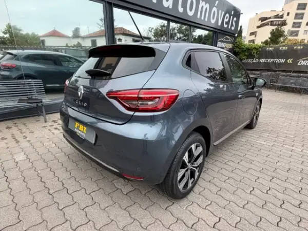 Renault Clio 2022 - 15500 EUR, 89995 km - AUTO.MOTO.pt - 89995km - foto 8 de 11