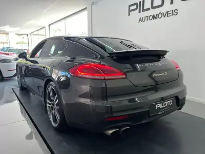 Porsche Panamera 2014 - 45990 EUR, 157000 km - AUTO.MOTO.pt - 157000km - foto 10 de 37