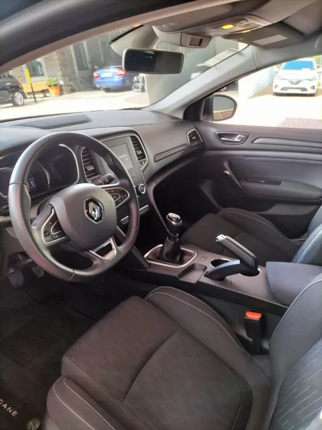 Renault Mégane Sport Tourer 2019 - 17950 EUR, 80000 km - AUTO.MOTO.pt - 80000km - foto 10 de 13